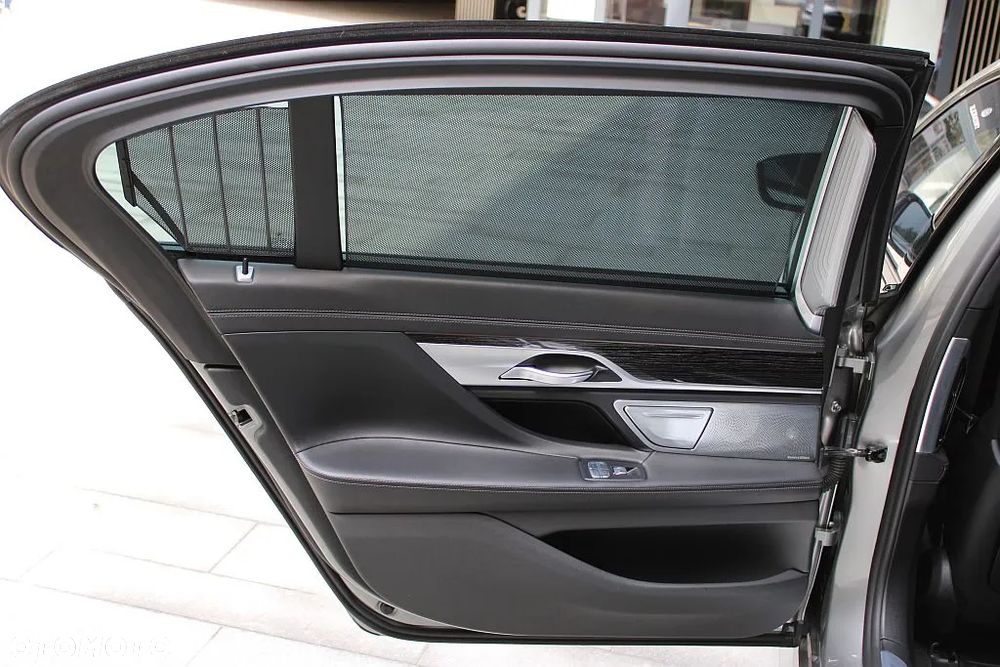 BMW Seria 7 750Li xDrive sport - 36