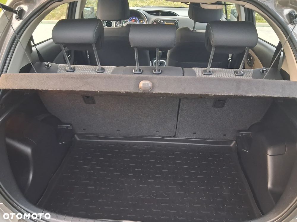 Toyota Yaris Hybrid 100 Dynamic - 13