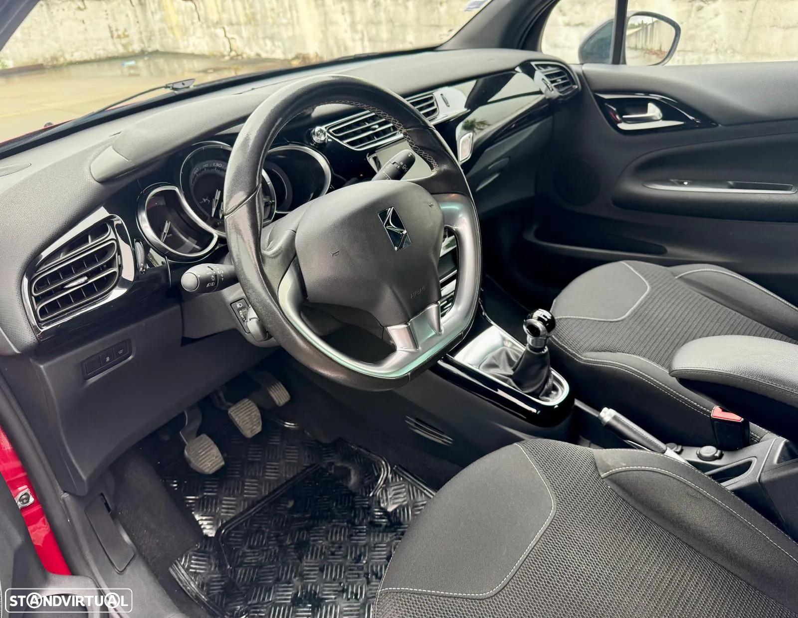 DS DS3 BlueHDi 100 SoChic - 17