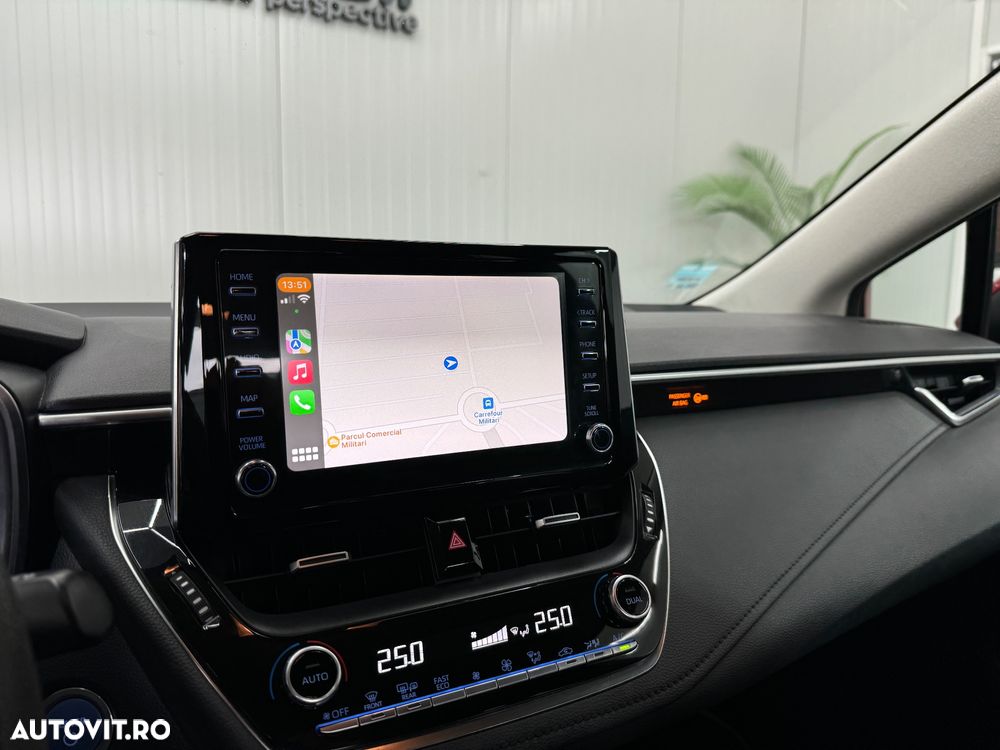 Toyota Corolla Sedan 1.8 HSD Business - 16