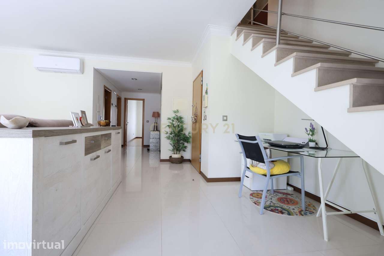 Apartamento Duplex T4 de Prestígio com Vista Rio | Alcochete - Grande imagem: 3/33