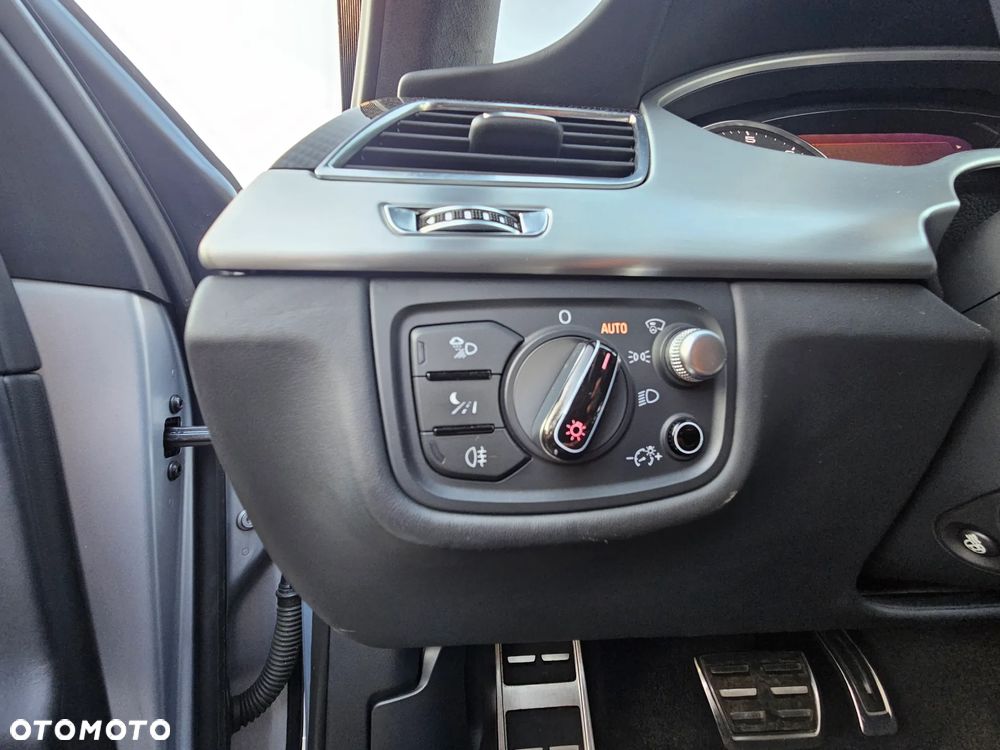 Audi S8 - 32