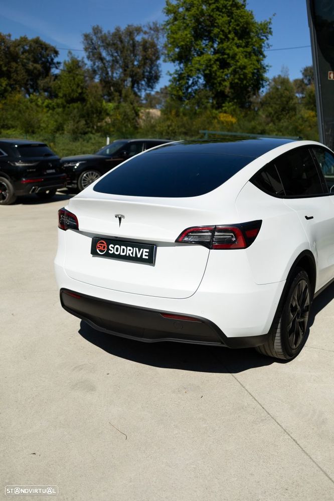 Tesla Model Y Long Range Dual Motor AWD - 27