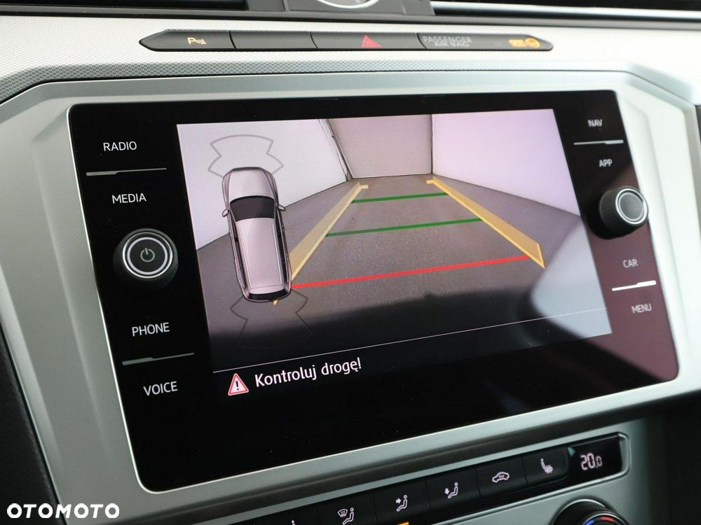 Volkswagen Passat - 25