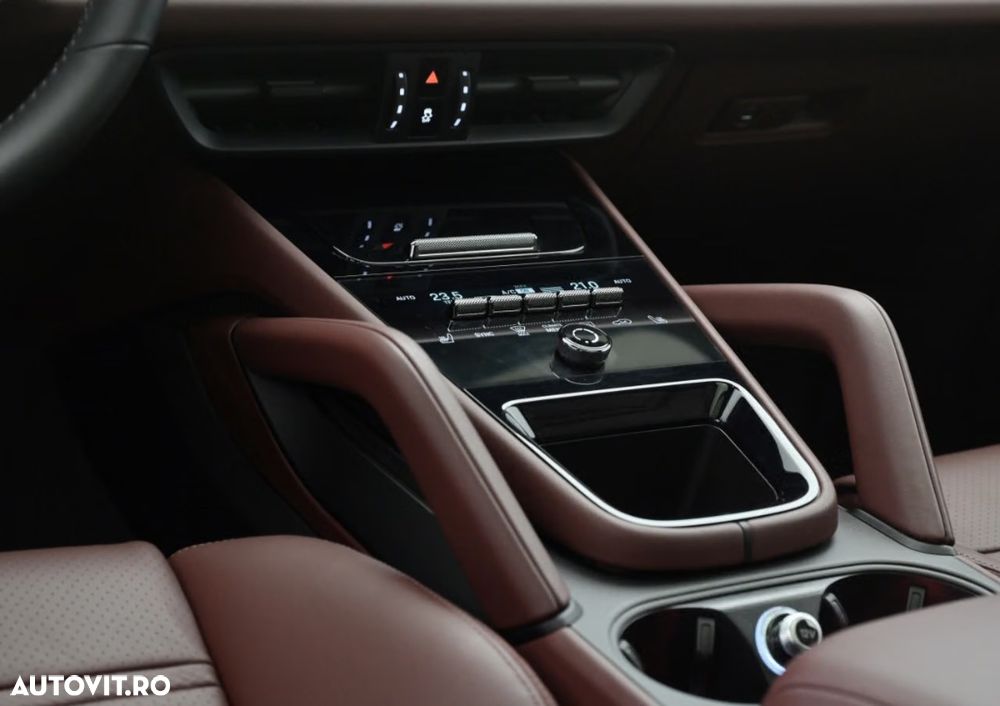 Porsche Cayenne Coupe E-Hybrid - 18