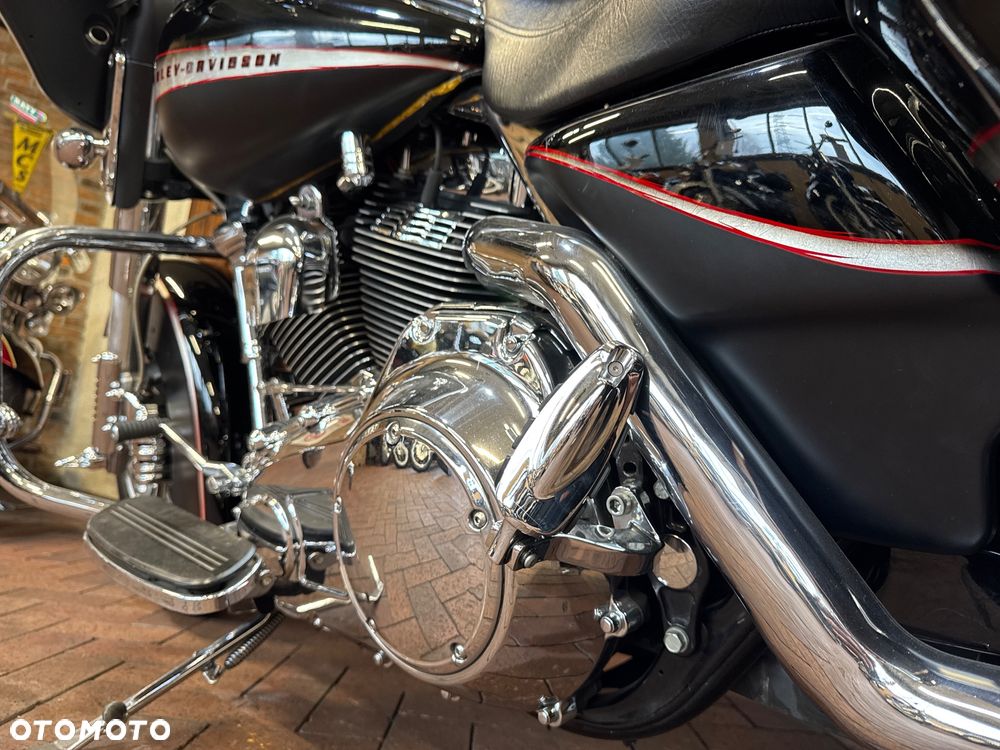 Harley-Davidson Touring Street Glide - 10