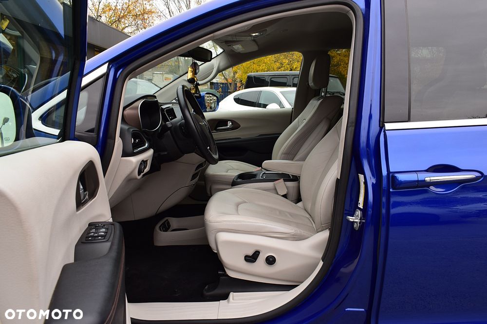 Chrysler Pacifica - 4