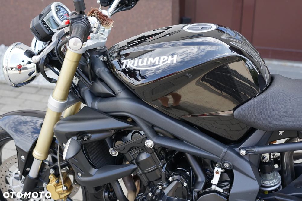 Triumph Street Triple - 27