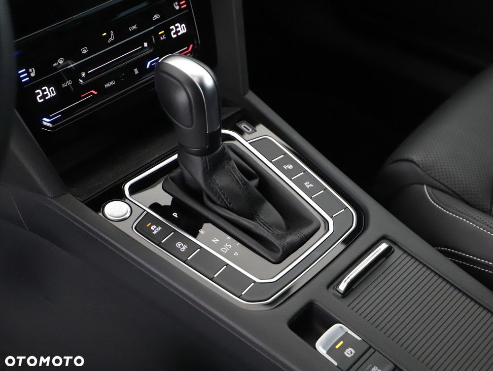 Volkswagen Passat - 13