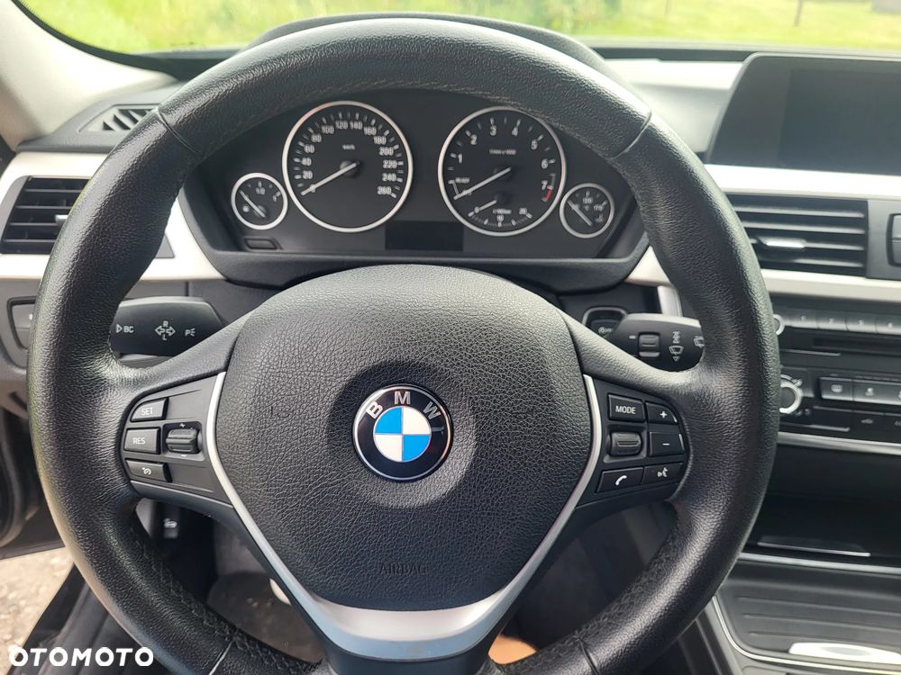 BMW Seria 3 320i Sport Line - 11