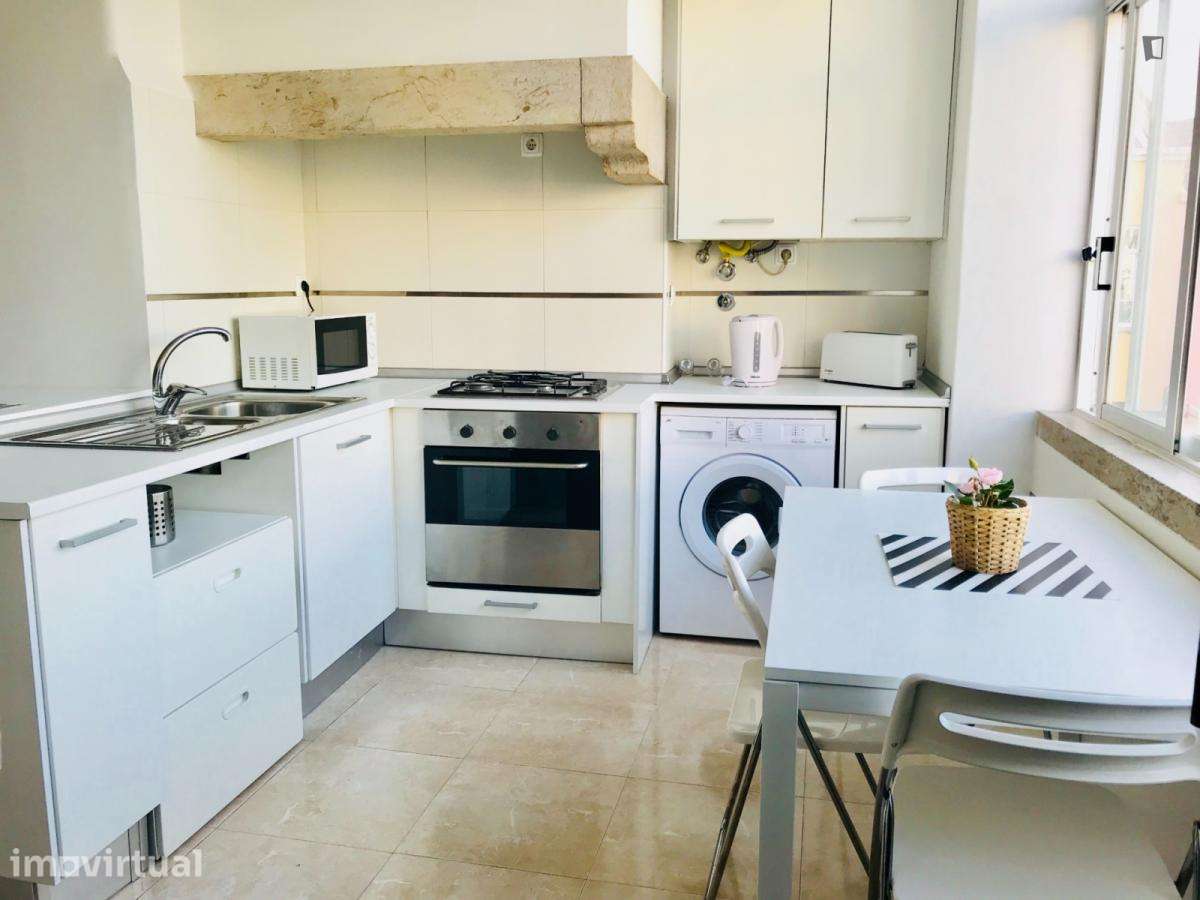 Quarto - localizado em Roma-Areeiro Lisbon - Grande imagem: 4/14