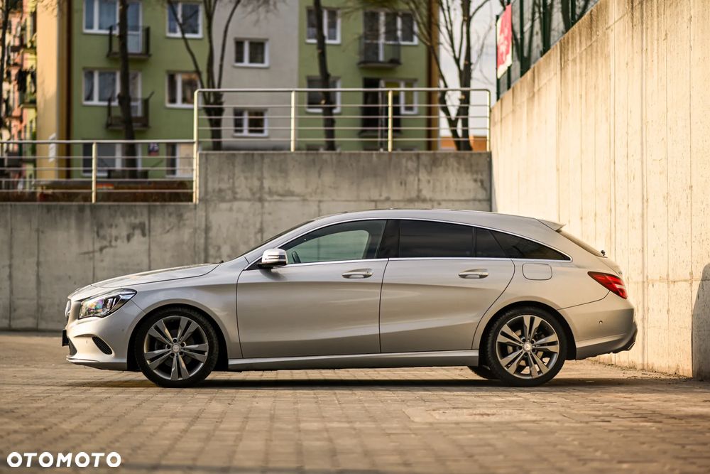 Mercedes-Benz CLA 180 7G-DCT Peak Edition - 11