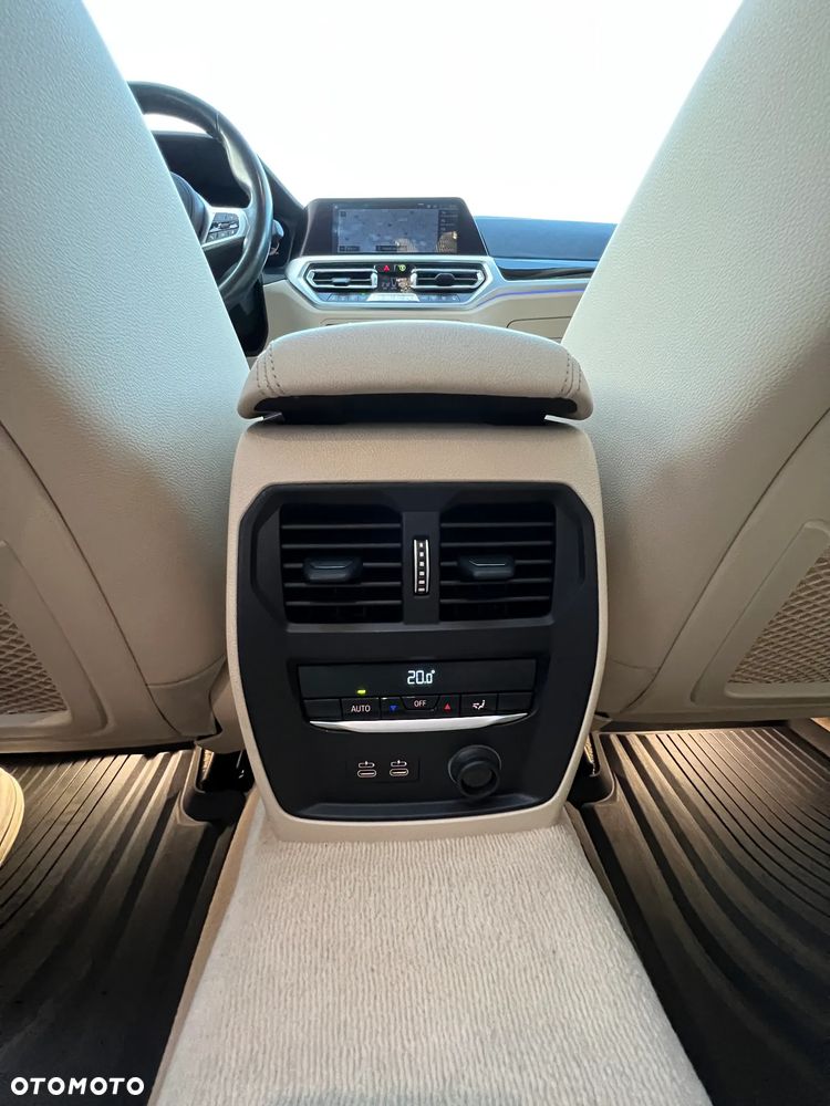 BMW Seria 3 320d Luxury Line sport - 17