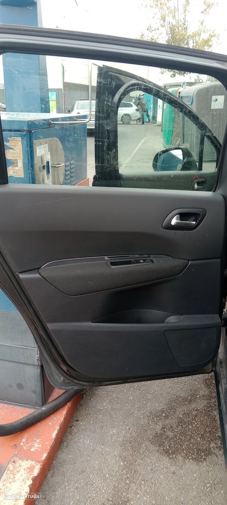 Peugeot 5008 - 23