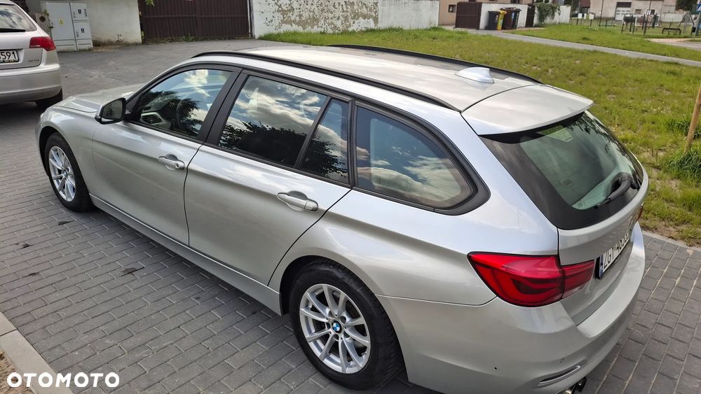 BMW Seria 3 320d Touring - 9