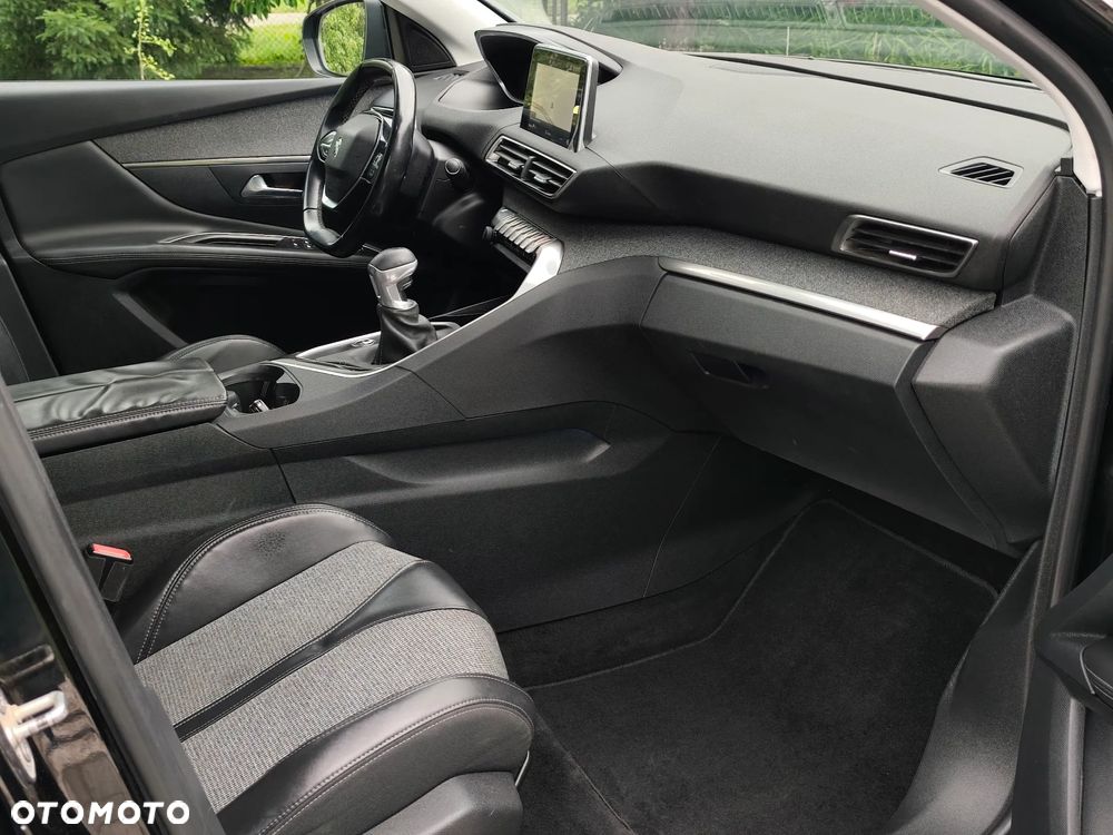 Peugeot 3008 PureTech 130 Stop & Start GPF Allure - 19