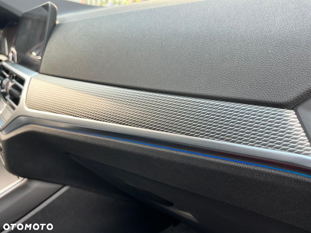BMW Seria 3 330e PHEV M Sport - 27
