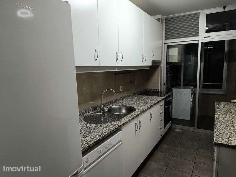 T3 Fanzeres com 2 WC completos + Elevador + Lugar de Garagem - Grande imagem: 4/12