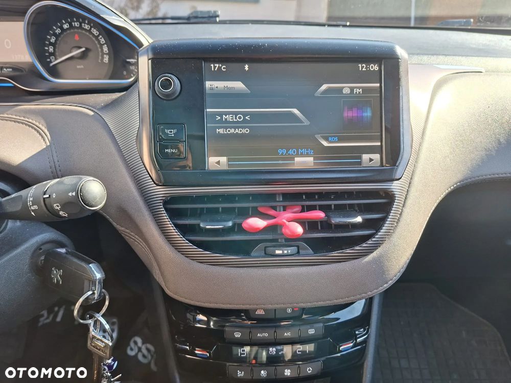 Peugeot 2008 1.6 e-HDi Allure S&S - 21