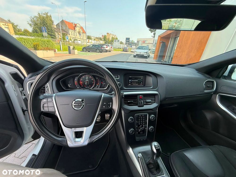 Volvo V40 T3 Drive-E R-Design Kinetic - 2
