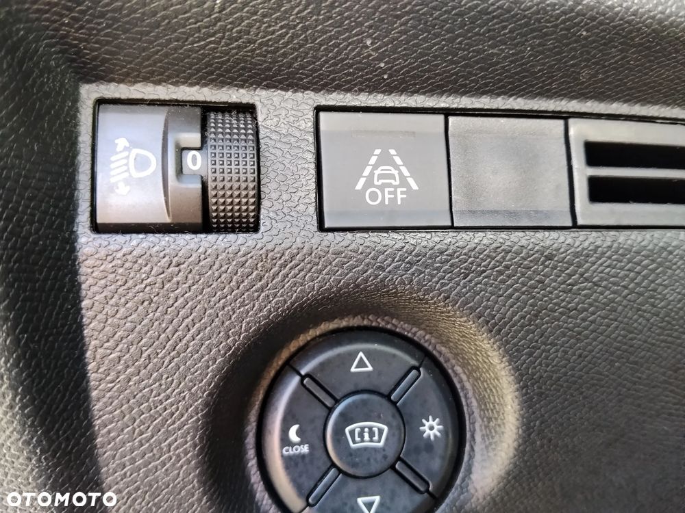 Citroën C4 BlueHDi 130 Stop&Start EAT8 SHINE - 23