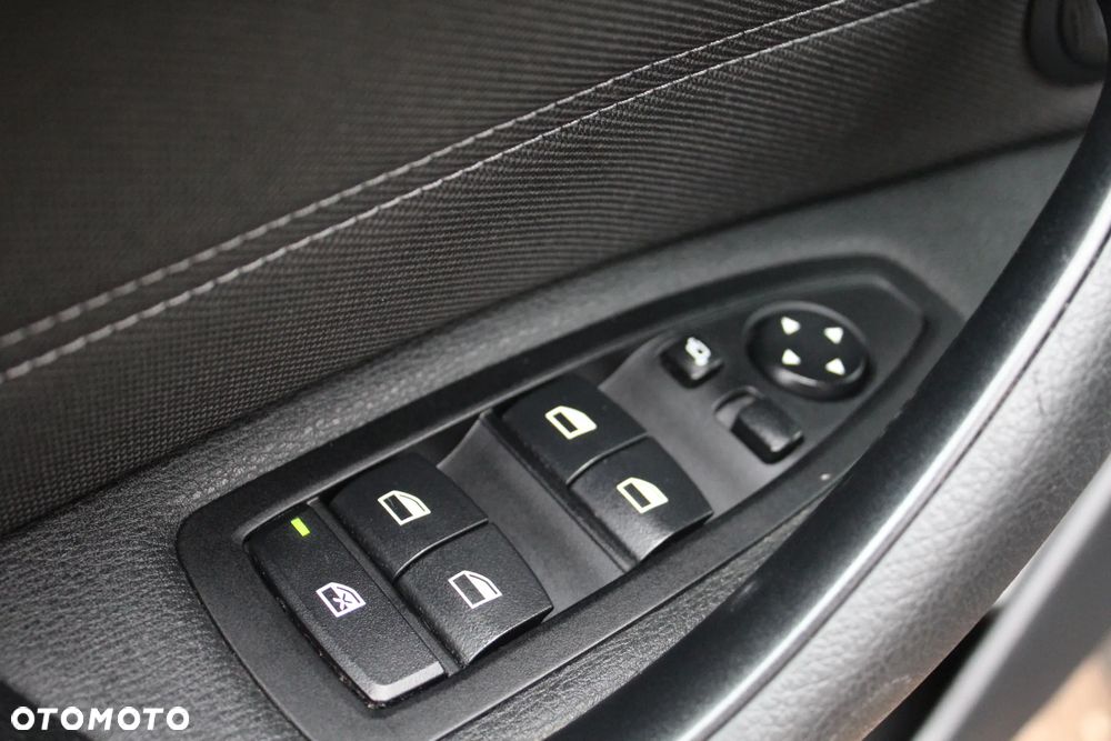 BMW X1 sDrive18d Advantage - 33