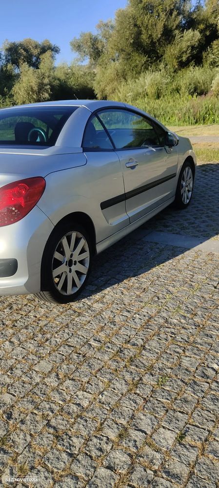 Peugeot 207 CC 1.6 HDi FAP - 11
