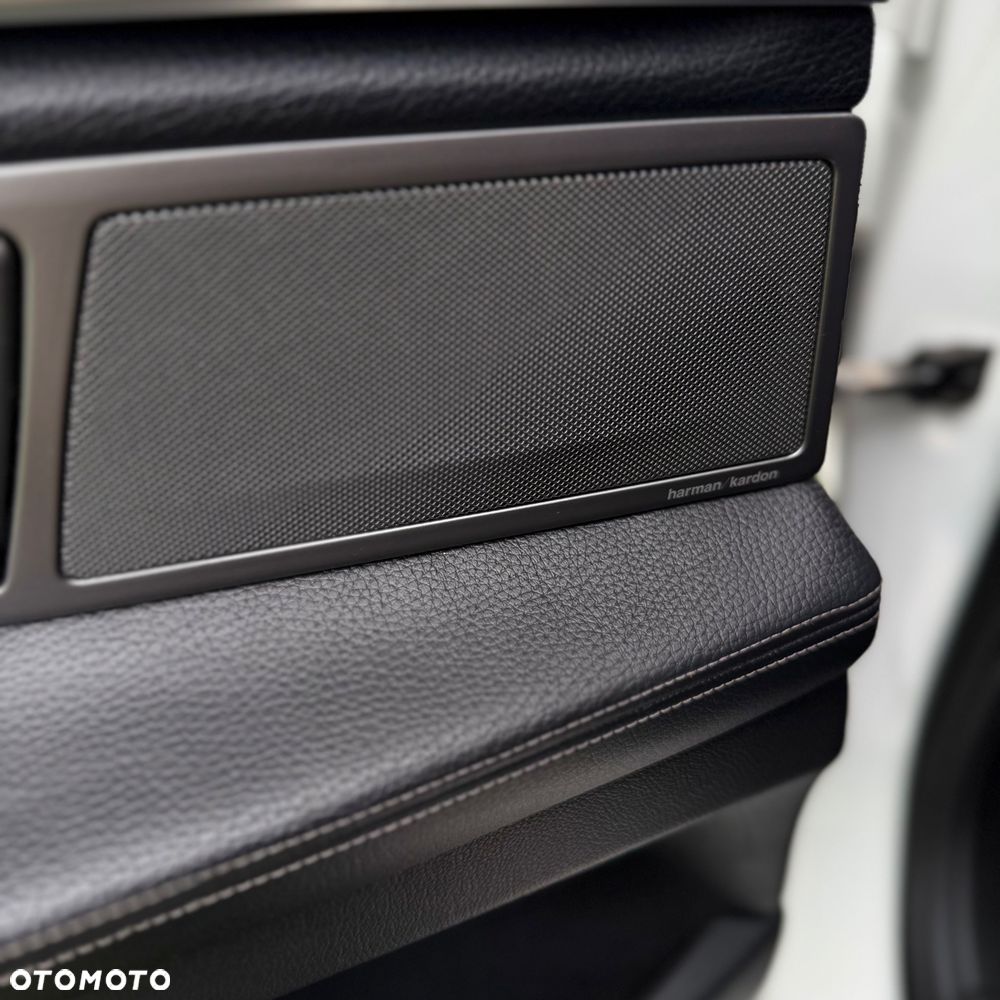 BMW Seria 7 740Li - 32