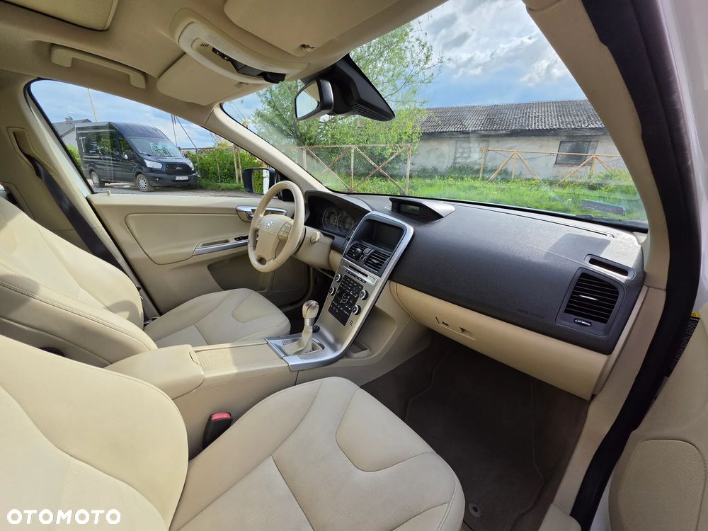 Volvo XC 60 D5 AWD - 8