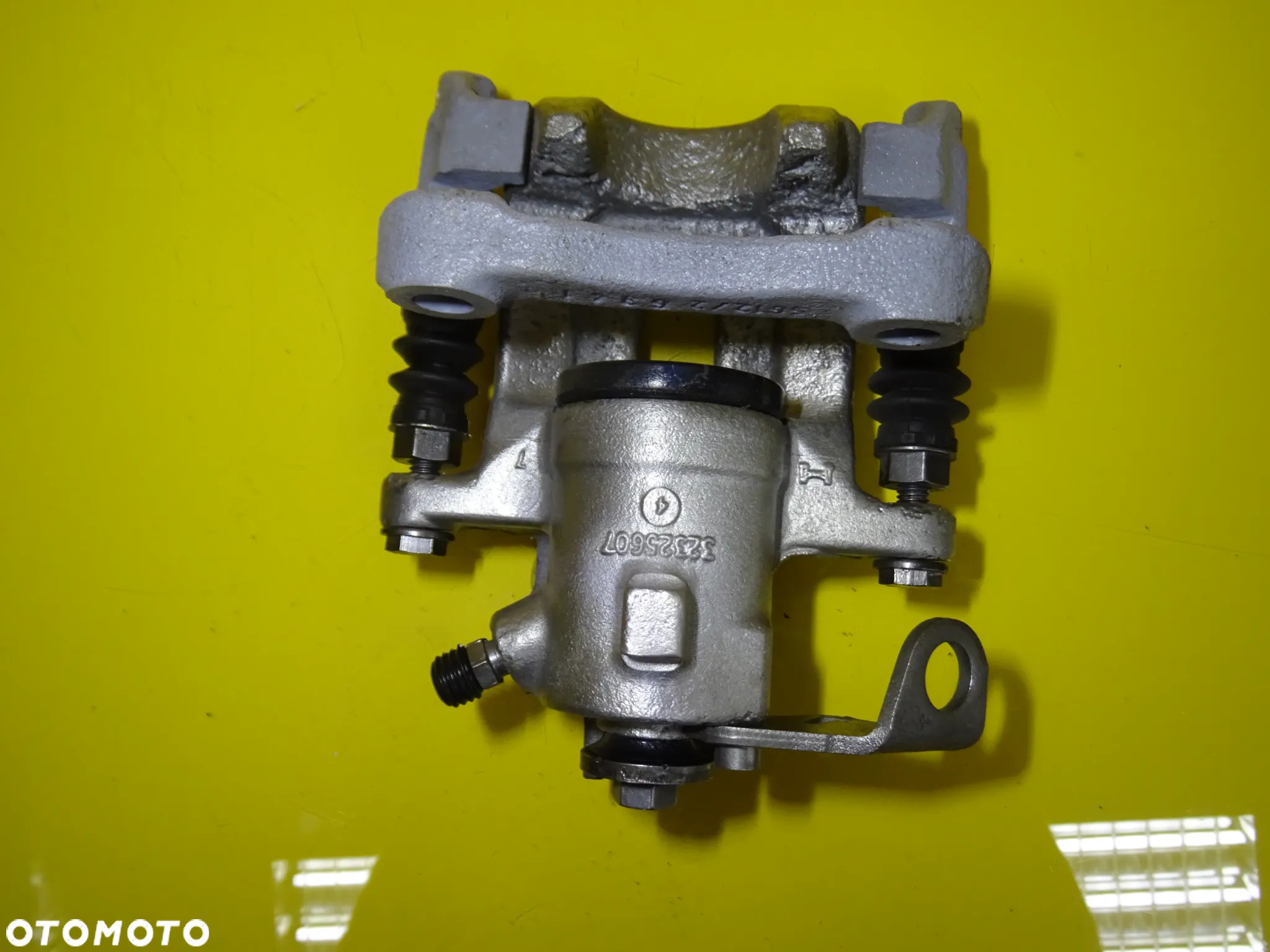 ZACISK ZACISKI HAMULCOWE KOMPLET PRAWY LEWY TYŁ VW GOLF IV Ø 38MM LUCAS NR1 - 16