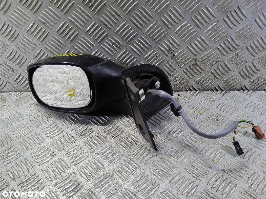 LUSTERKO LEWE PEUGEOT 1007 - 1