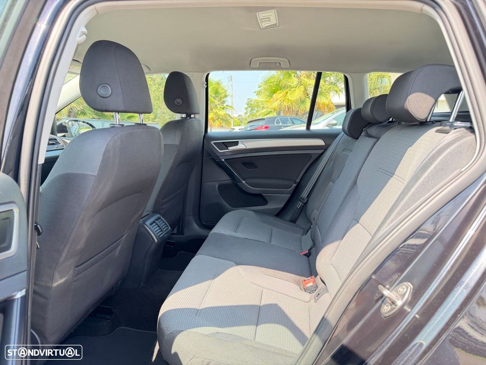 VW Golf Variant 1.6 TDi Confortline DSG - 37