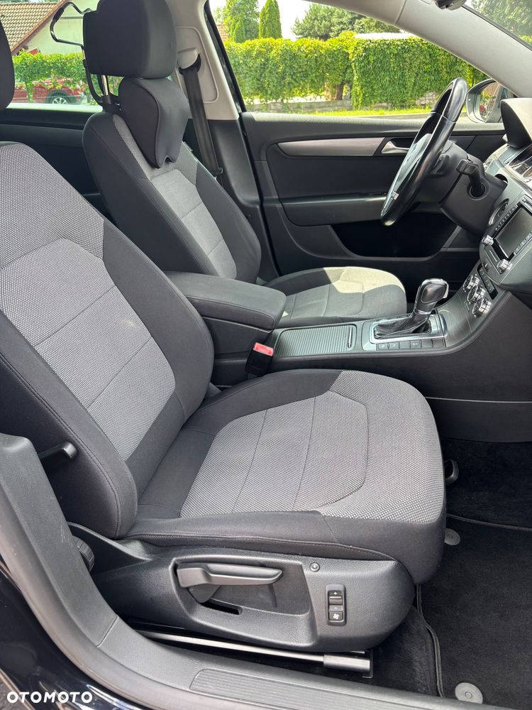 Volkswagen Passat 2.0 TDI Comfortline DSG - 29