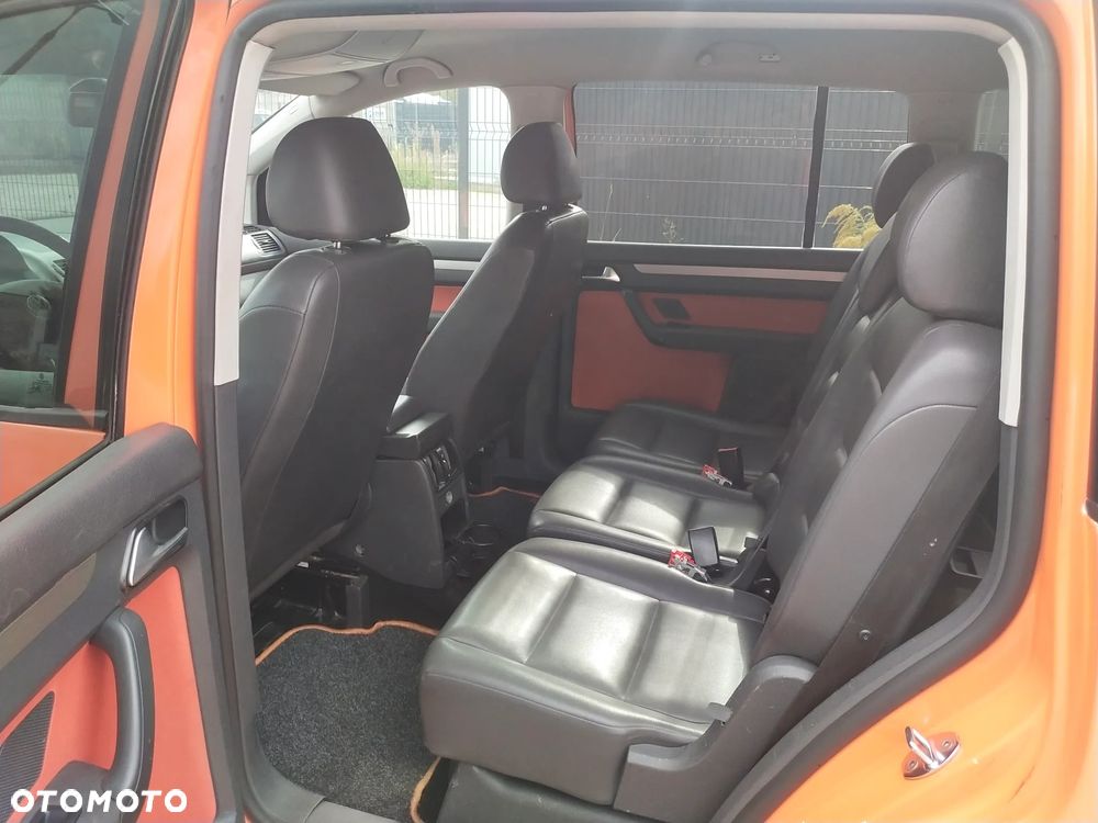 Volkswagen Touran - 9