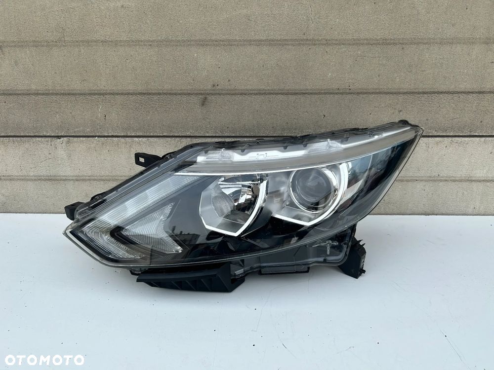 NISSAN QASHQAI II 2 J11 LAMPA REFLEKTOR LED PRZÓD PRZEDNIA LEWA KOITO 100-18013
