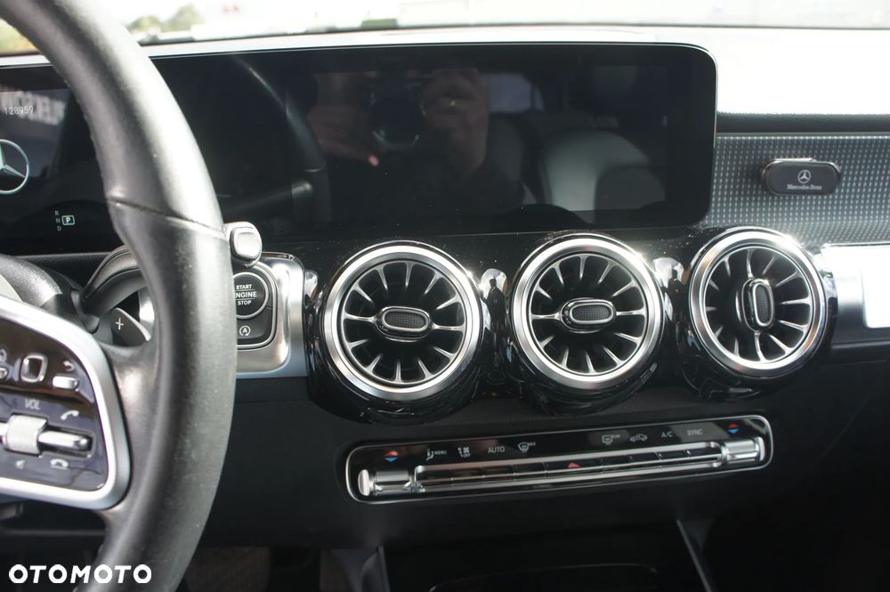 Mercedes-Benz GLB 250 4-Matic 8G-DCT - 7