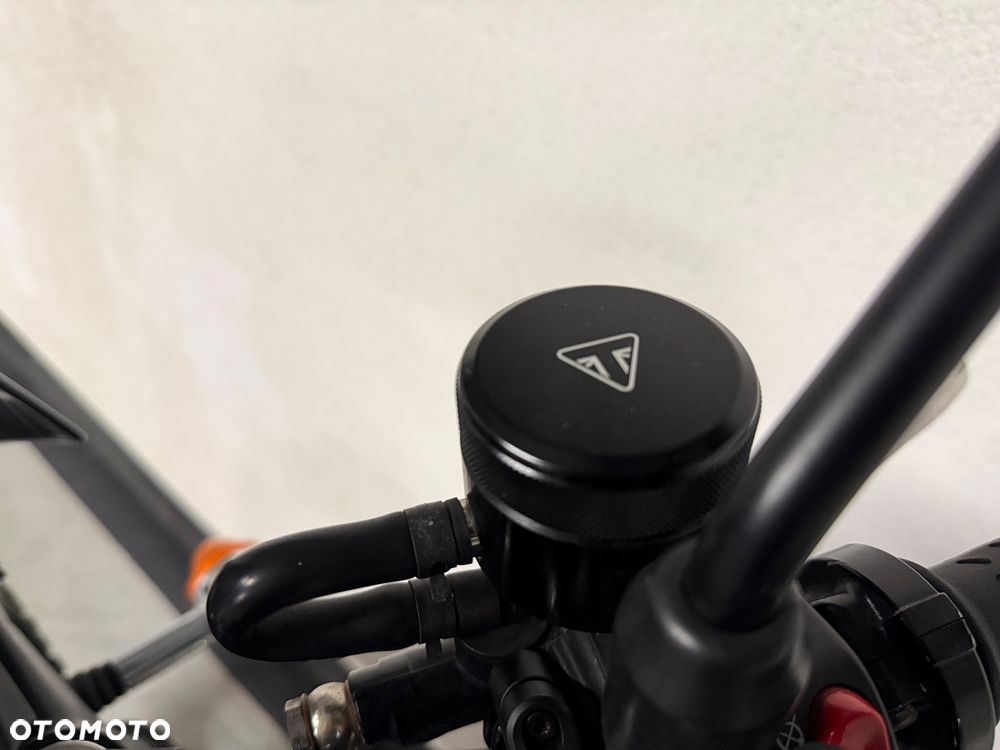 Triumph Scrambler - 9