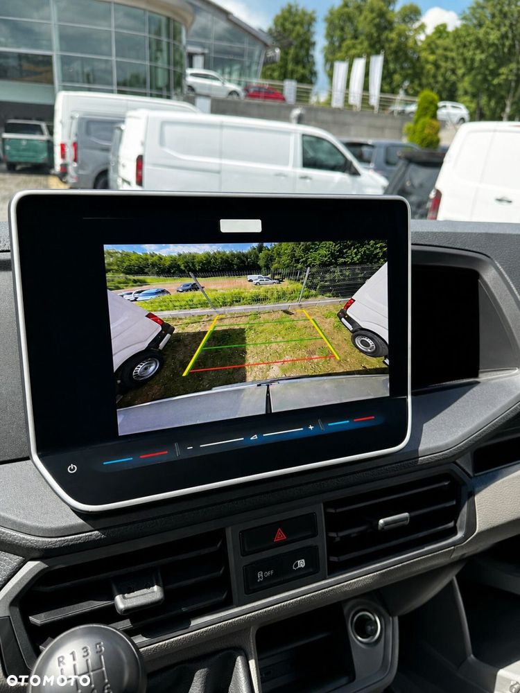 Volkswagen Crafter 35 Furgon z wysokim dachem silnik: 2,0 l EU6 SCR 177 KM / skrzynia biegów: Przedni napęd manualna 6-biegowa rozstaw osi: 4490 mm - 10
