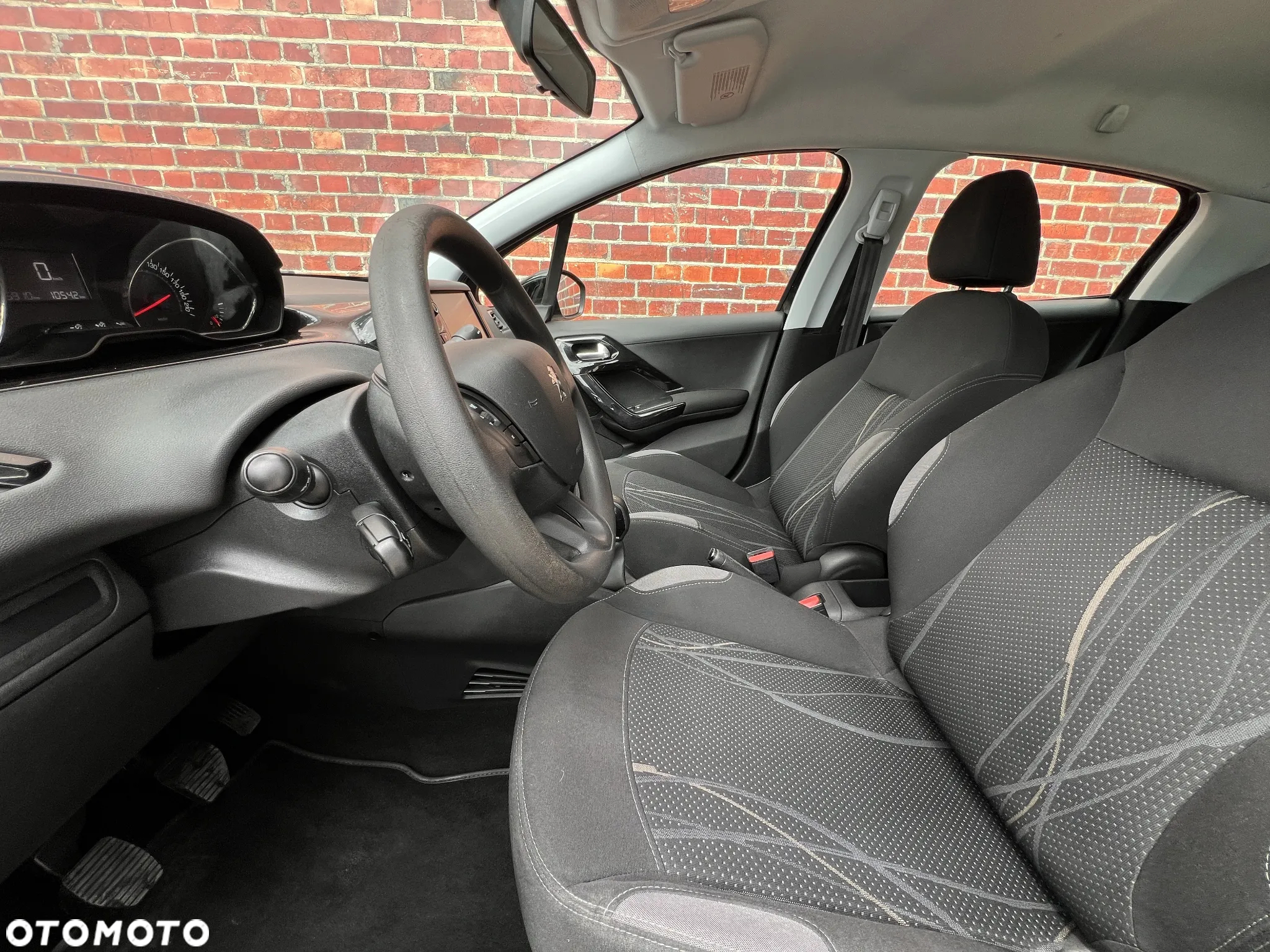 Peugeot 208 - 12