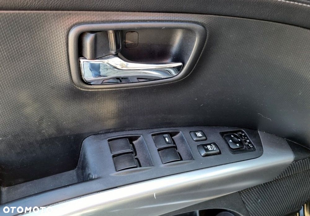 Mitsubishi Outlander - 22