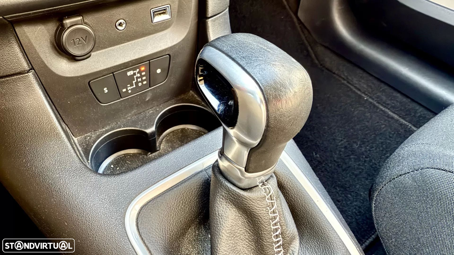 Citroën C3 1.2 PureTech Shine EAT6 - 27