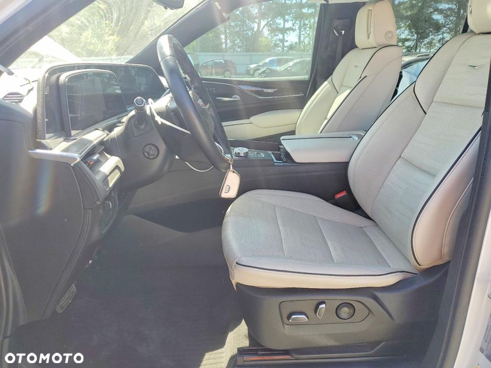 Cadillac Escalade - 8