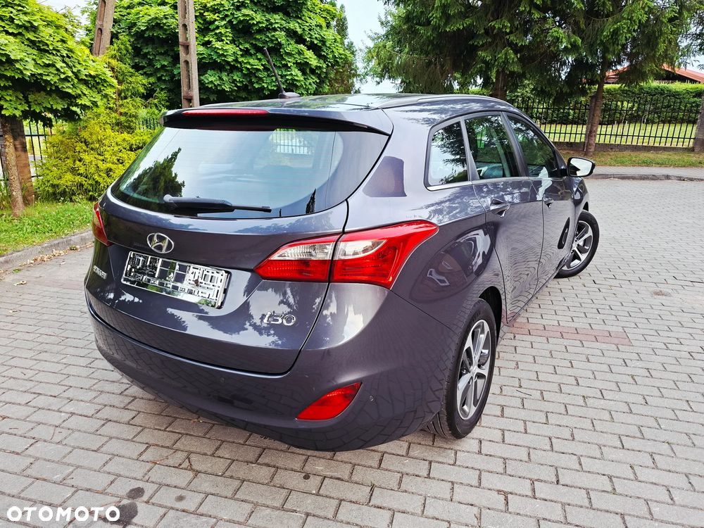 Hyundai i30 blue Kombi 1.6 GDi Passion - 9