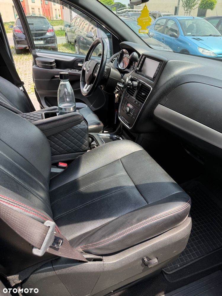 Dodge Grand Caravan - 10
