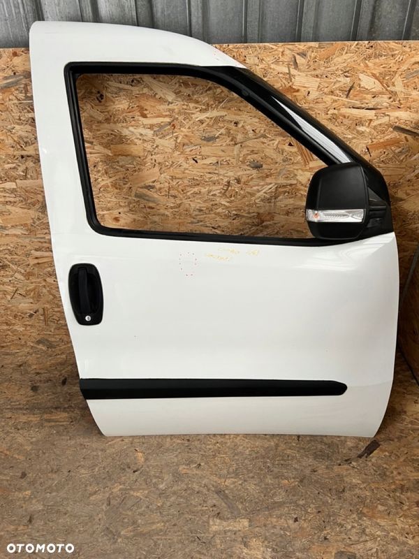 Drzwi PRZEDNIE PRAWE prawy przód OPEL COMBO D Lakier: 249 Lusterko