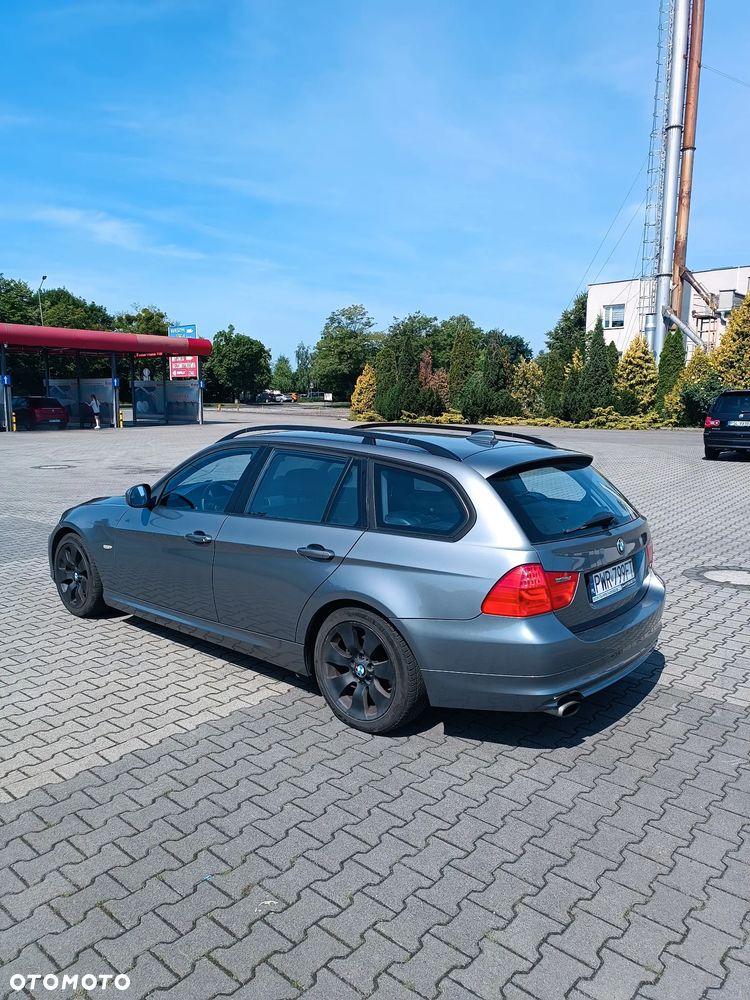 BMW Seria 3 318i - 4