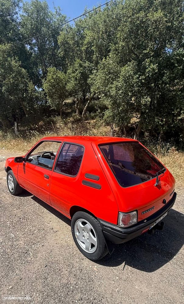 Peugeot 205 - 1