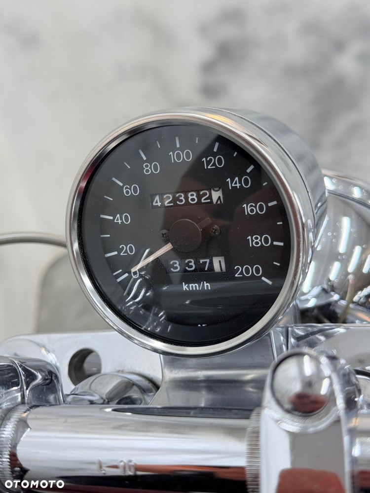 Suzuki Intruder - 17
