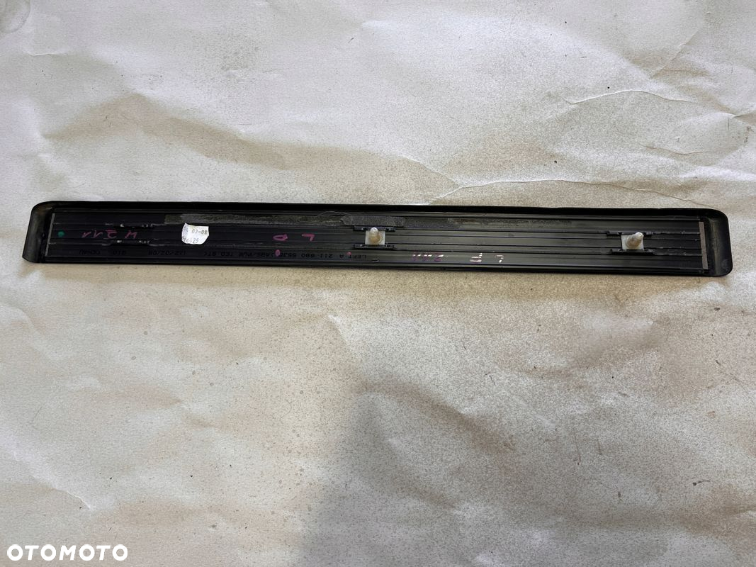 MERCEDES W211 LISTWA PROGOWA LEWA A2116805535 - 2