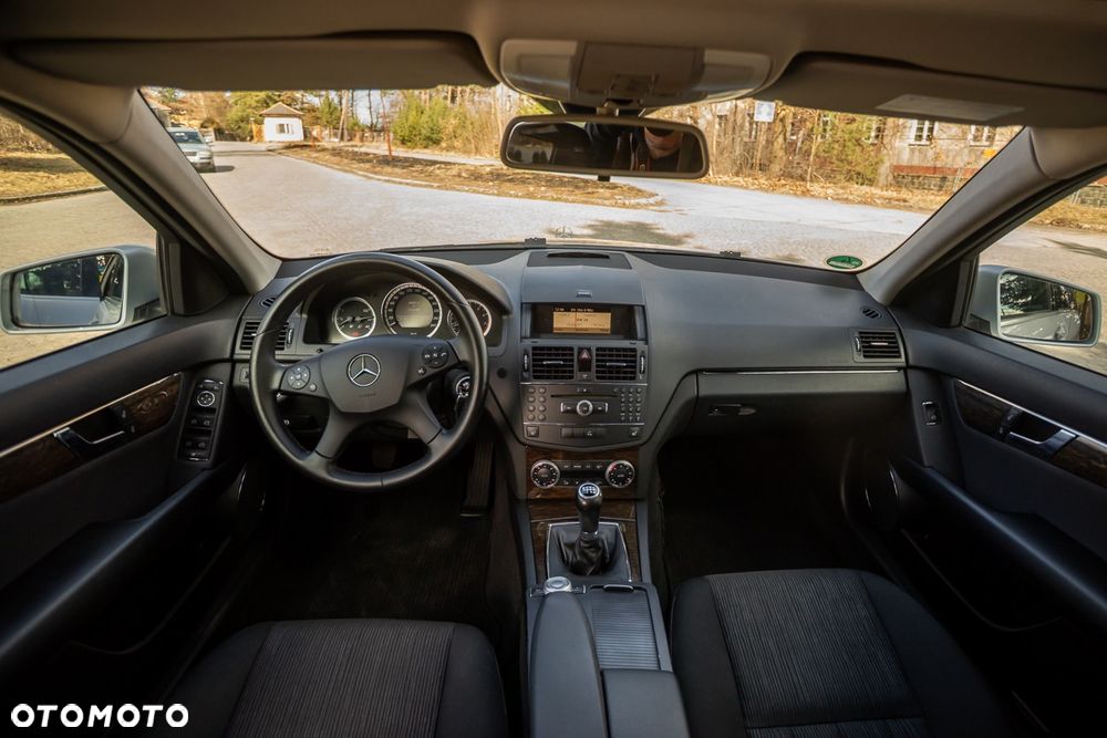 Mercedes-Benz Klasa C 180 BlueEFFICIENCY Elegance - 33